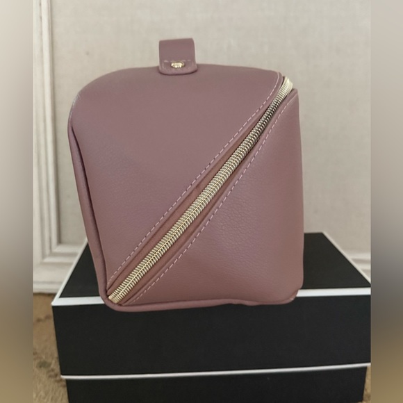 Bergdorf Goodman Lilac Large Travel Makeup Bag w gold hardware NWOT - Picture 2 of 16